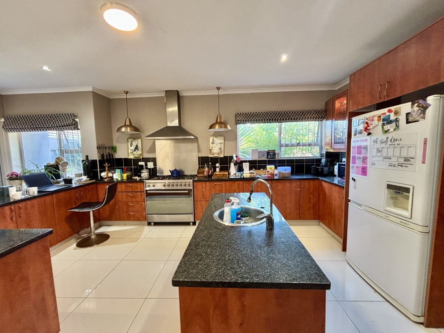 5 Bedroom Property for Sale in Vierlanden Western Cape